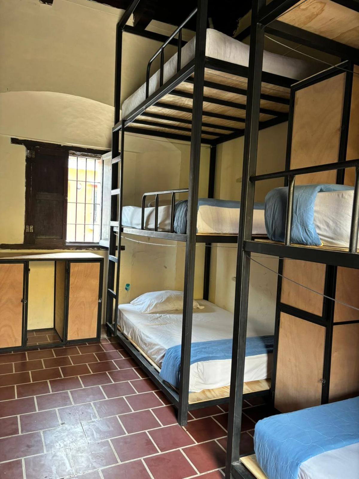 Volko Party Hostel Antigua Bagian luar foto