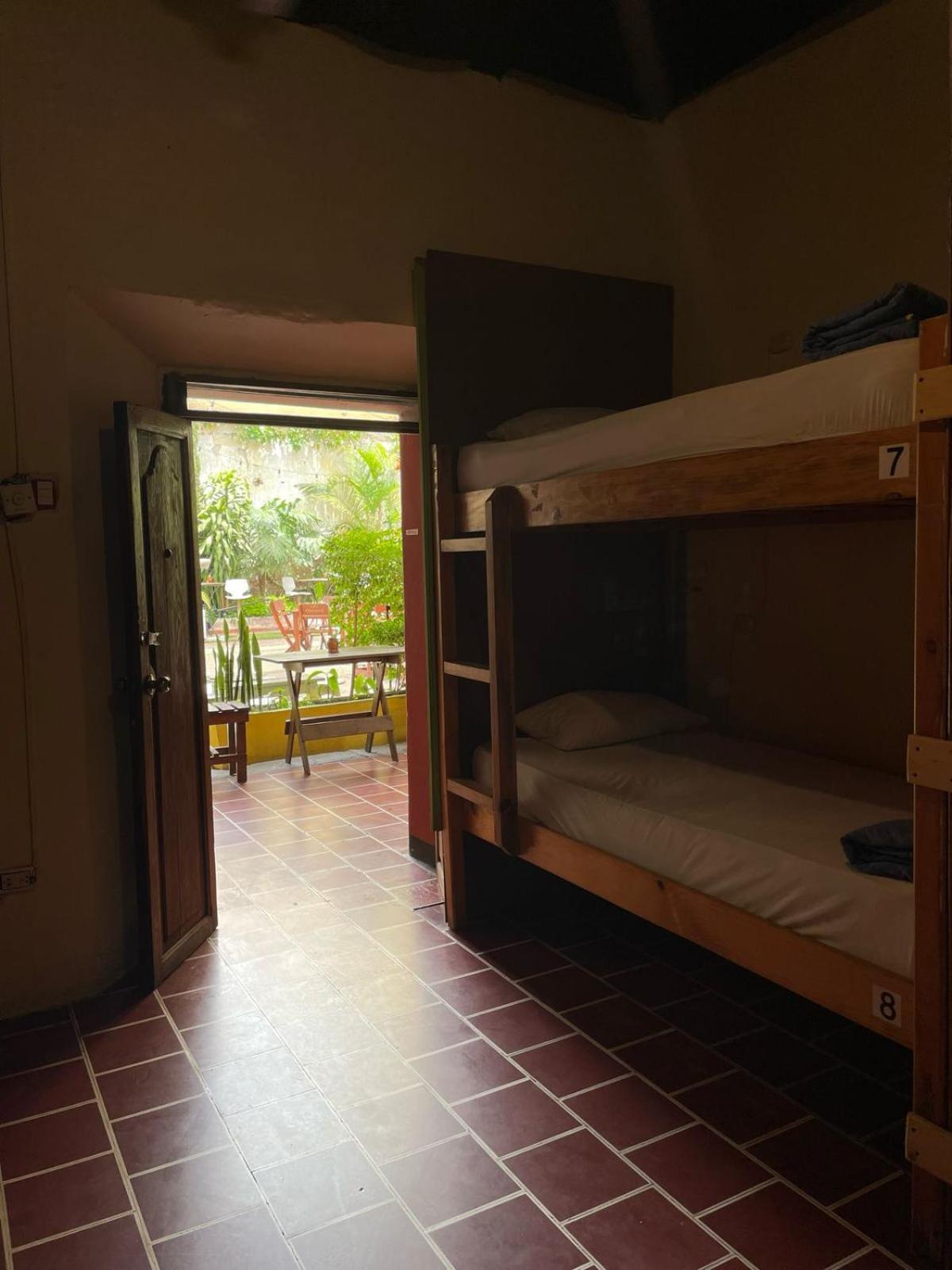 Volko Party Hostel Antigua Bagian luar foto